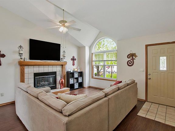 4th image of 521 Deerfield Cir