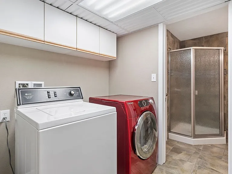 1068 Canal Dr — Photo 25