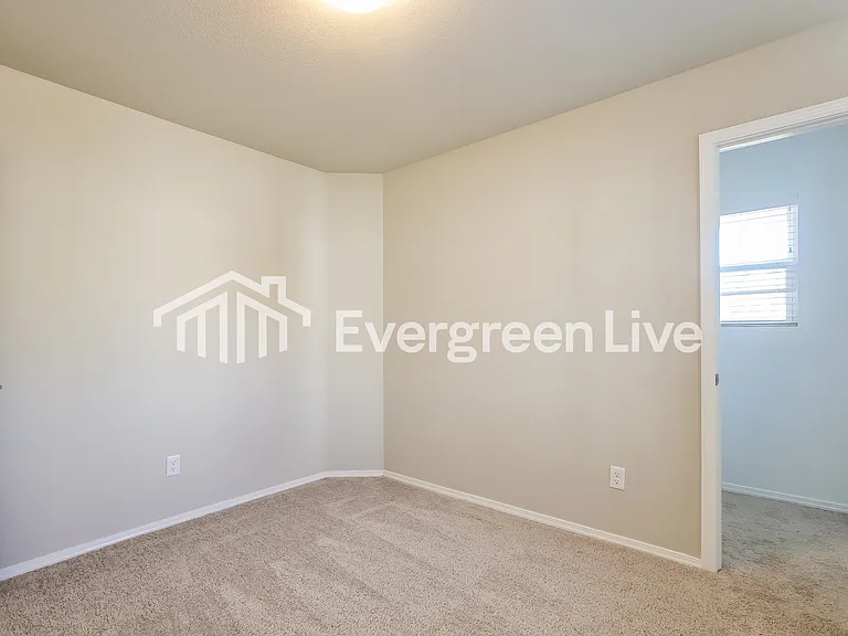 1067 Huntington Dr — Photo 15