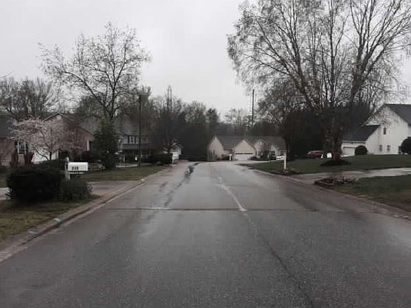 2nd image of 112 Oak Wind Cir