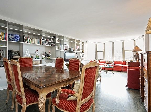 4th image of 525 W Hawthorne Pl APT 1805