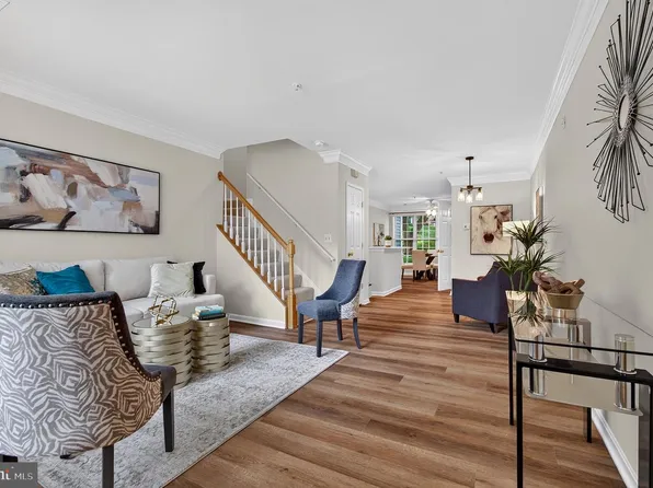 2293 Village Crossing Rd, Falls Church, VA 22043