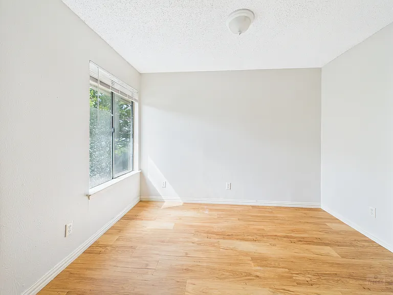 9520 Quail Village Ln — Photo 28