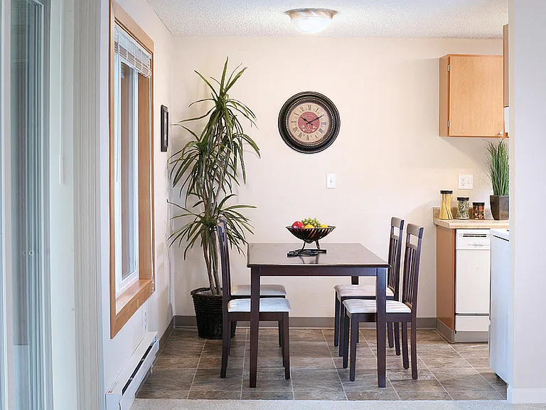 Hill Crest Apartments — Photo 3