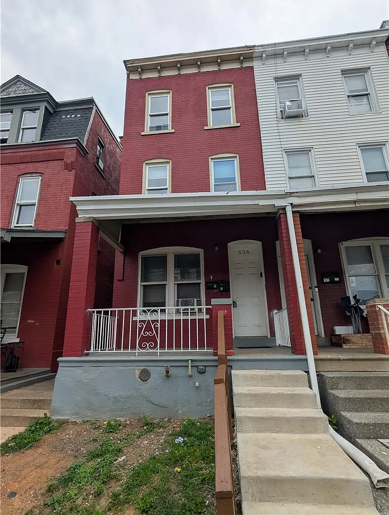 3 bed, 1.0 bath, 900 sqft, $1,395 — Photo 1