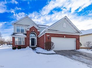 347 Lexington Cir, Broadview Heights, OH