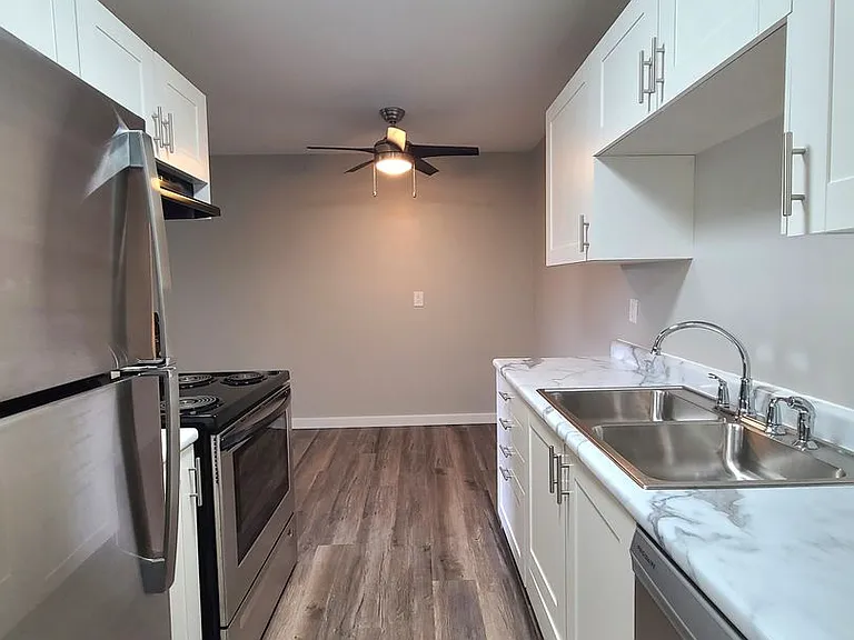 Eastgate Apartments — Photo 75