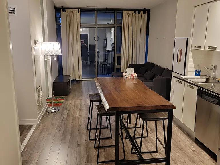 33 Charles St E #606 — Photo 4