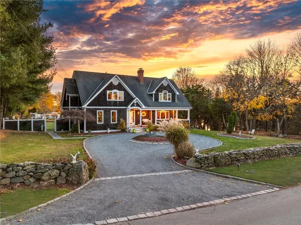 4 Pokanoket Trl, Warren, RI 02885