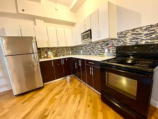 Rented by City Connections Realty | media 9