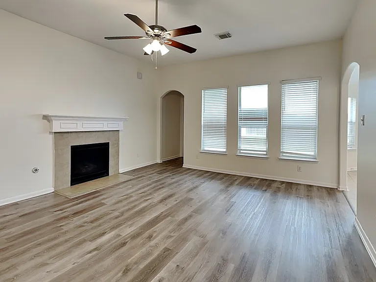 Spacious living room with neut