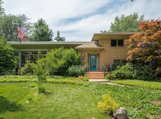 28 Four Seasons Rd E, Amherst, NY 14226