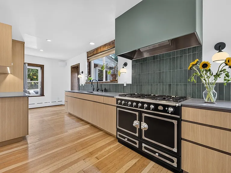 36 W Center St — Photo 12