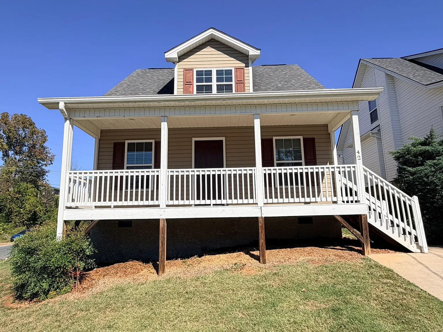3 bed, 1300 sqft, $1,985 — Photo 1