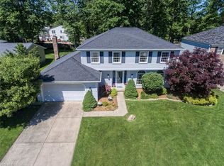 16023 Squirrel Hollow Ln, Strongsville, OH
