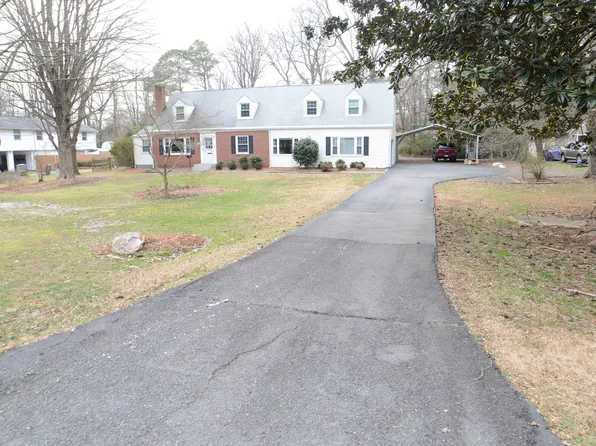 3340 Beechtree Ln, Falls Church, VA 22042