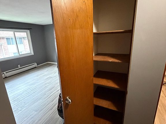 5th image of 322 Dean Ave E
