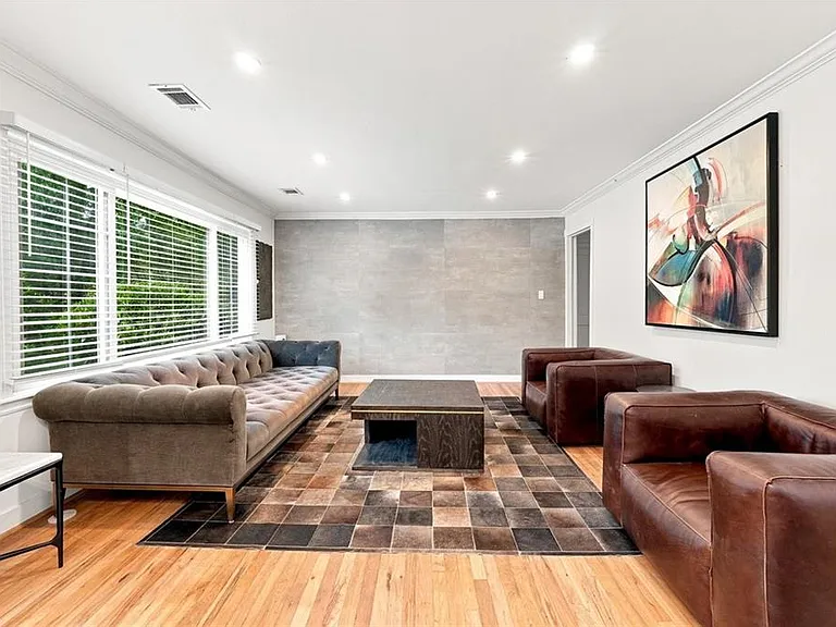 1911 Woodland Hills Ave NW — Photo 8