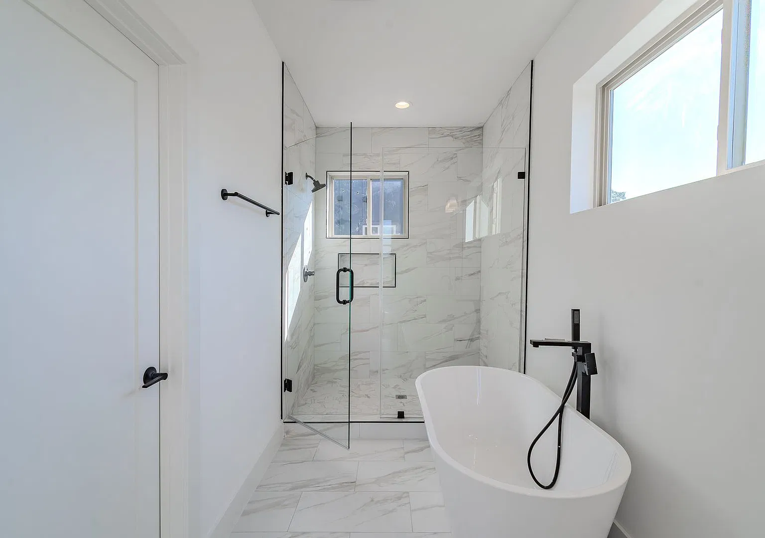 Rooftop Living Steps from Greenville Ave | 3BR/3.5BA Townhome — Photo 2