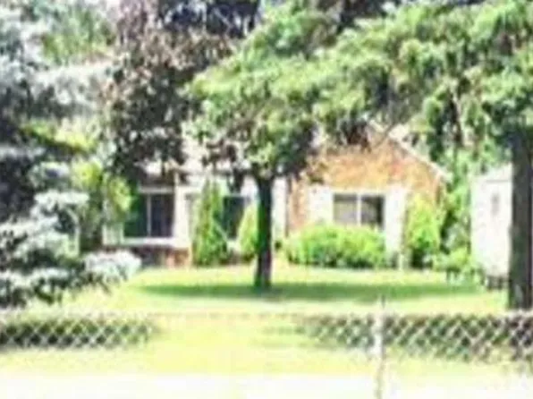 8305 Central Ave, Center Line, MI 48015