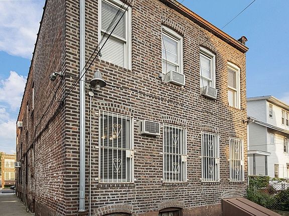 4th image of 1936 E 13th St