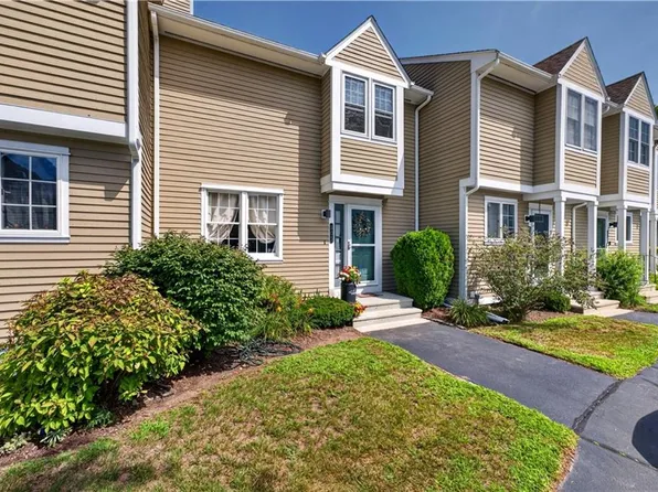 735 Willett Ave Unit 305, Riverside, RI 02915