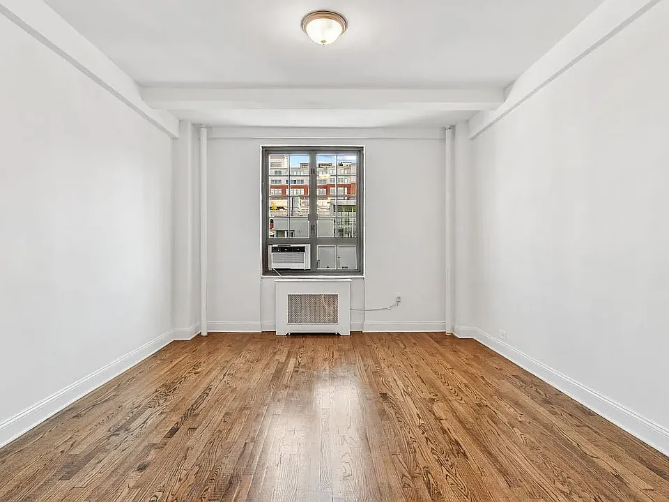 208 W 23rd St #1504