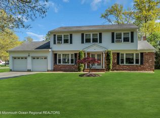 1 Blackfoot Dr, Manalapan, NJ 07726