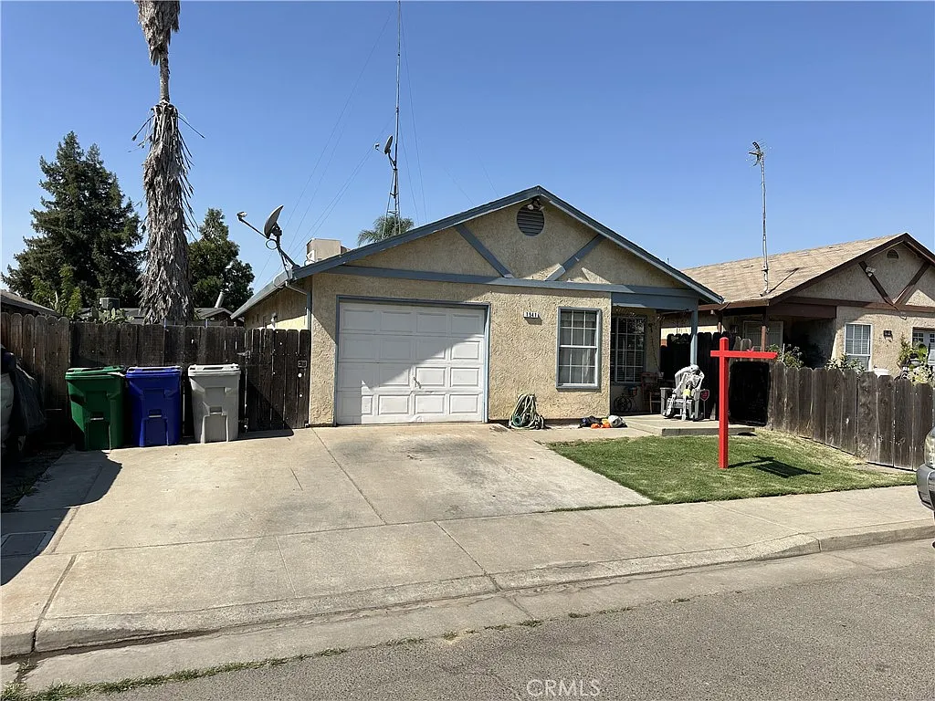 1541 Vine Cir photo 1