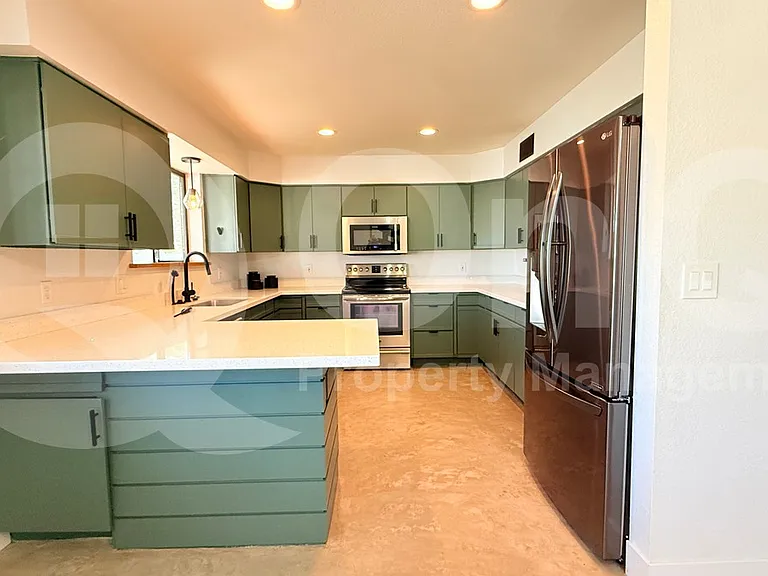 1222 W 13th St — Photo 2
