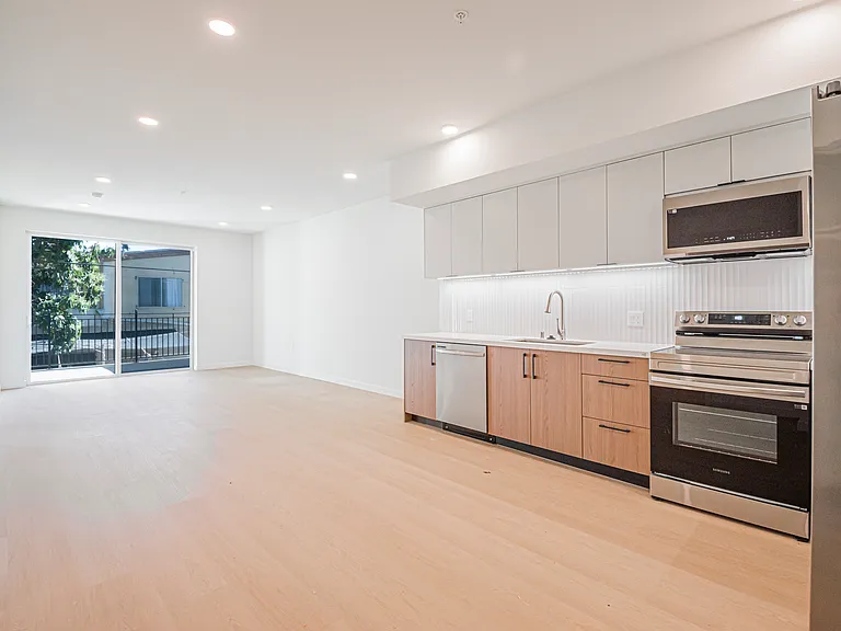 856 Gramercy Drive — Photo 27