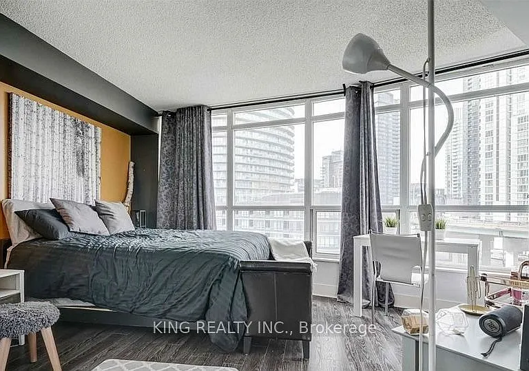 550 Queens Quay W #711 — Photo 11