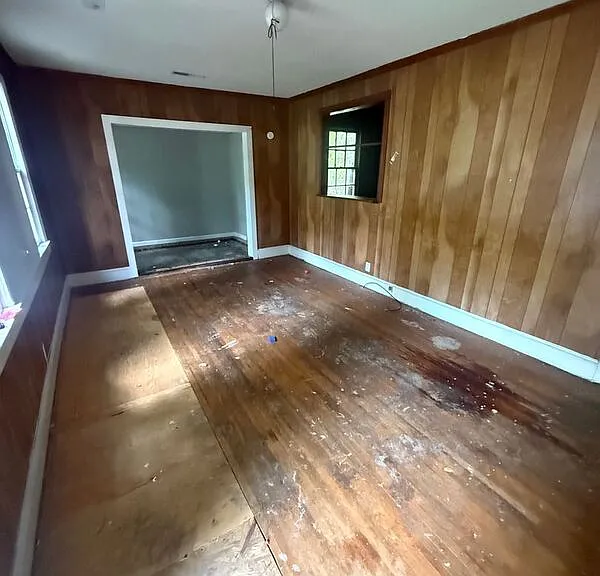 424 Loring Dr — Photo 8