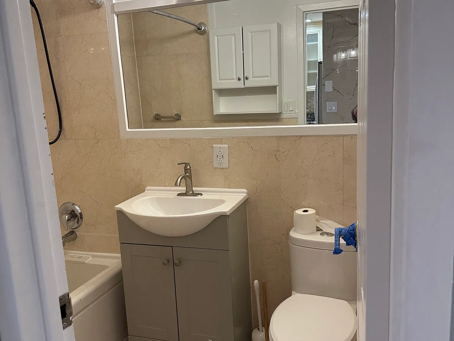 3 bed, 1000 sqft, $3,500 — Photo 3