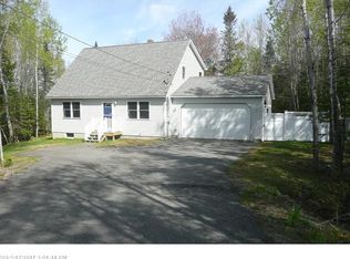 31 Maple Leaf Ln, Hermon, ME 04401