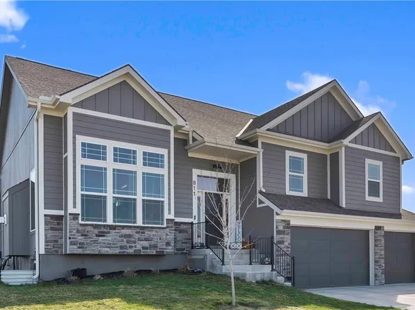 811 W Rader St, Lone Jack, MO 64086
