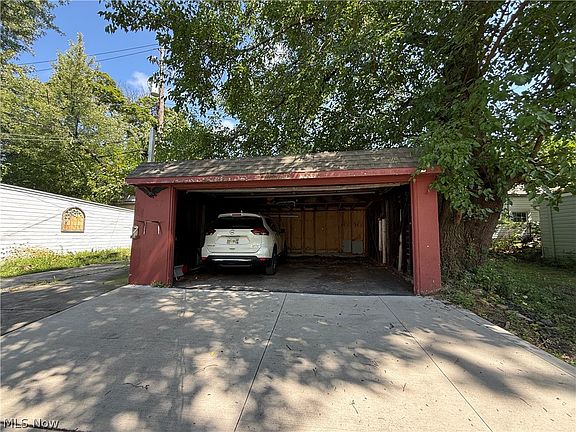 4th image of 2177 Oakdale Rd