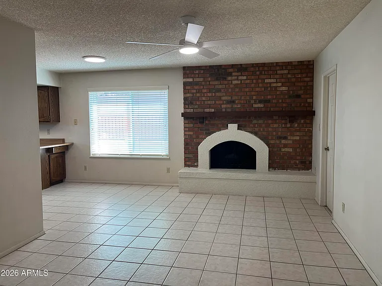 10624 W Griswold Rd — Photo 7