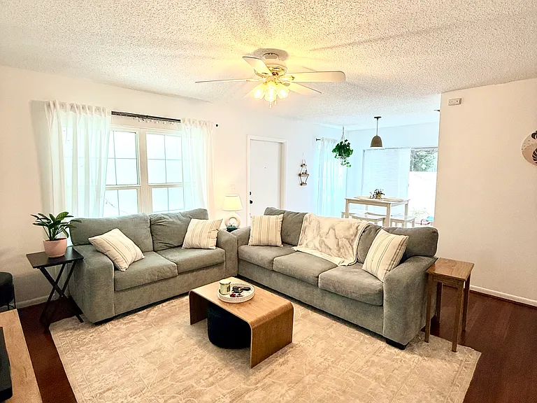 11801 Foxrun Ln — Photo 6