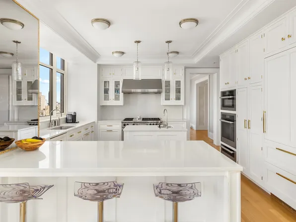 520 Park Avenue image 9 of 21