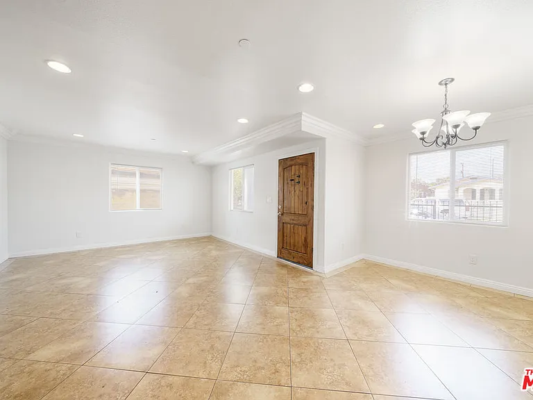 838 E 80th St #838 — Photo 3