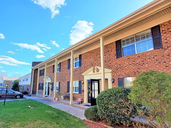 4th image of 1002 Willow Dr APT 104
