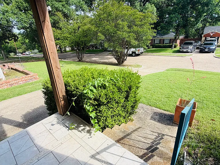 5912 Belgrade Ave — Photo 3