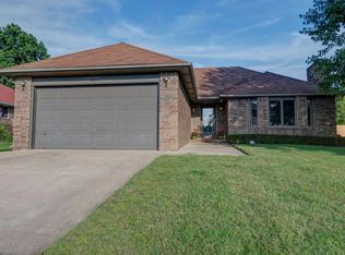 3244 S Greenbriar Ave, Springfield, MO 65804