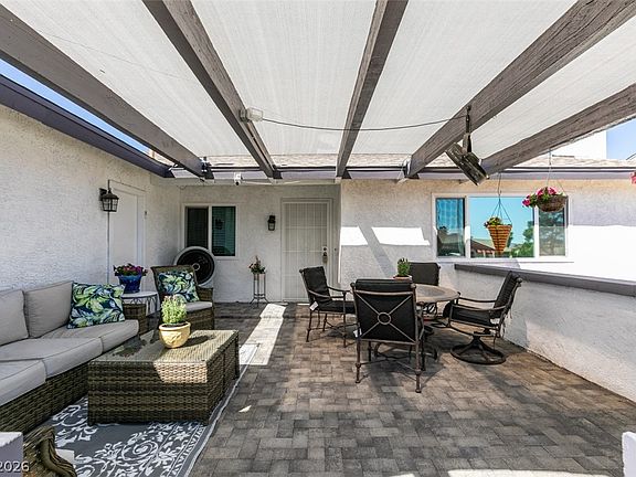 2nd image of 637 Valley View Cir