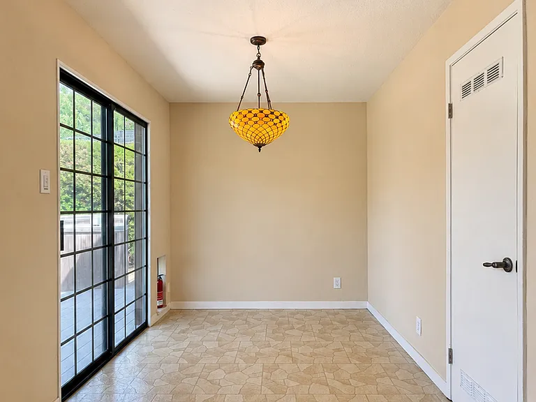 1220 Deer Rd — Photo 4