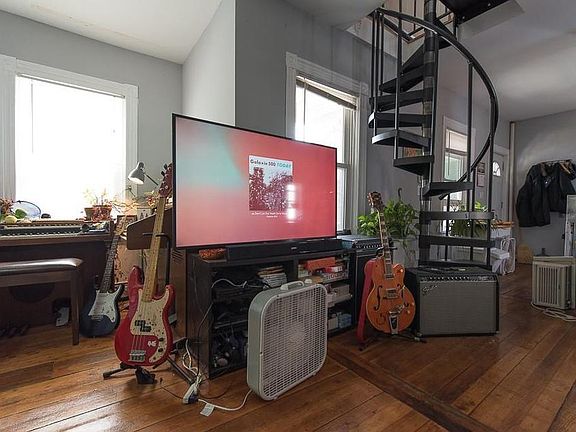 4th image of 16 Tuxedo Ave #4