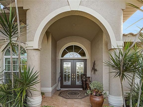 3rd image of 520 SW 53rd Ter