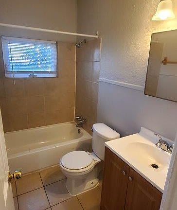 5th image of 304 SE 13th St