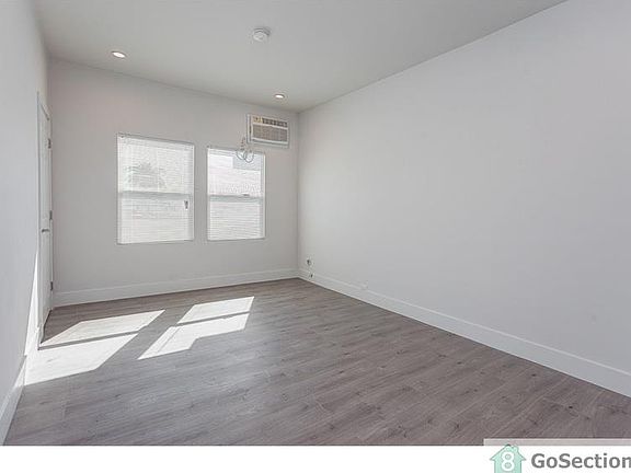 5th image of 2919 Leeward Ave #B